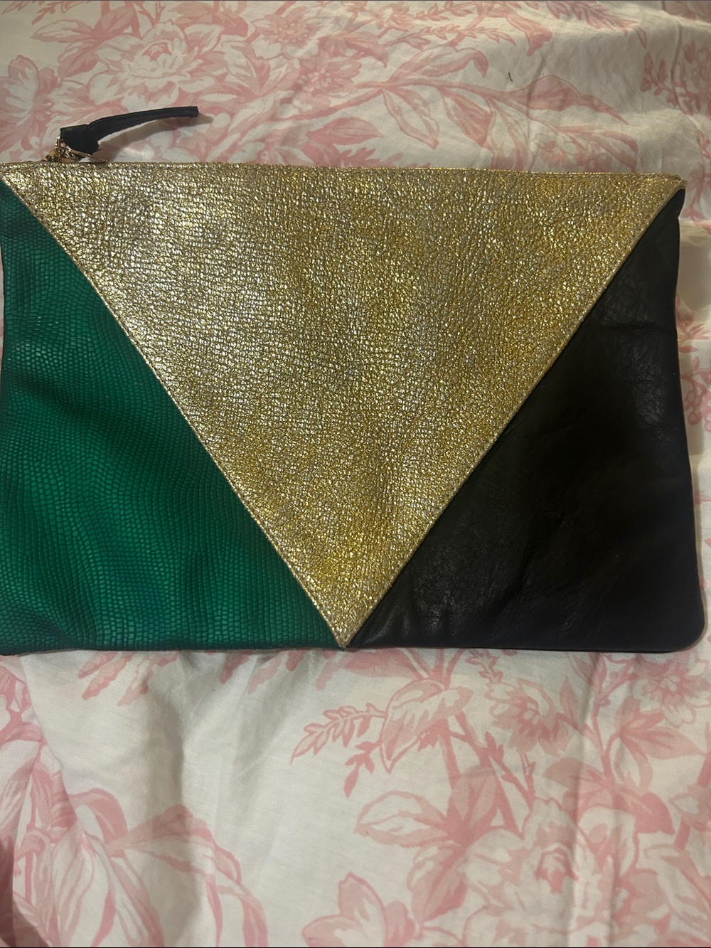 CLARE V. Patchwork V Flat med Clutch